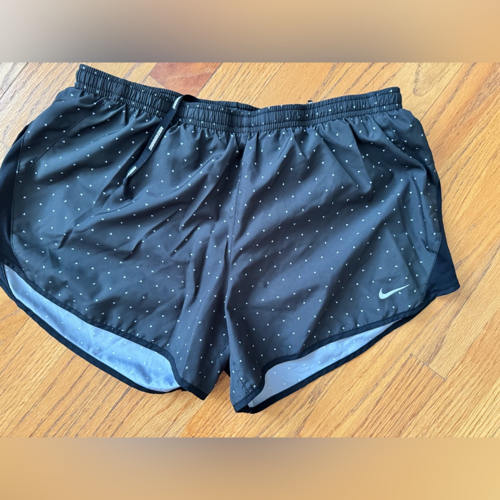 Nike dry-fit Tempo shorts L